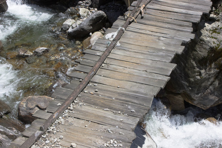 bridge before gyabla kanchenjunga
