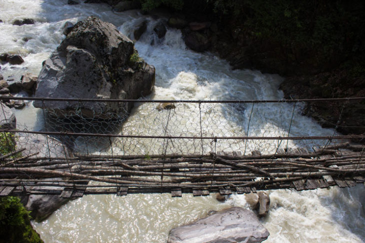suspension-bridge-over-ghunsa-river-kanchenjunga