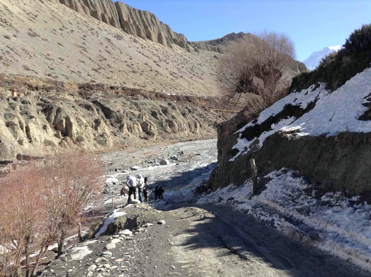 Motor road from Kagbeni toward Jharkot | Easy way to Lhungfu Cave