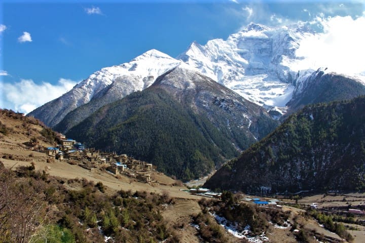 Pisang-annapurna-circuit-trek