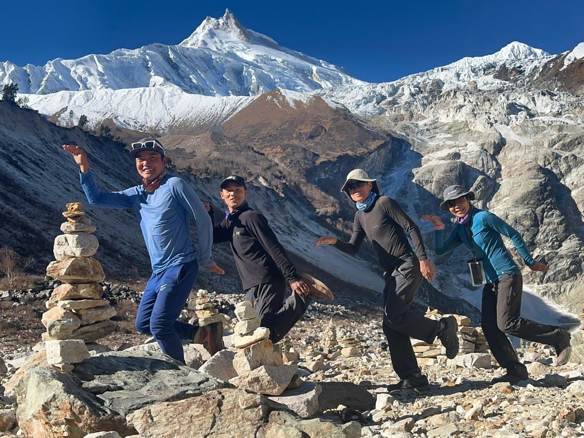 manaslu circuit trek nepal posing infront of Mountain
