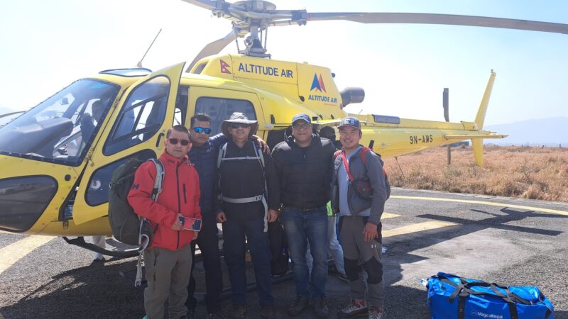 Helicopter-flight-to-Lukla