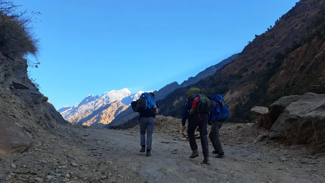 jagat to deng manaslu circuit trek