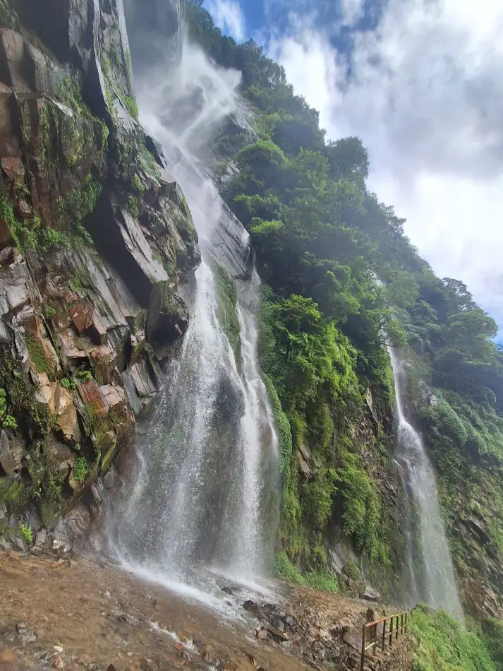 Macha Khola to Jagat Tsum Valley Trek